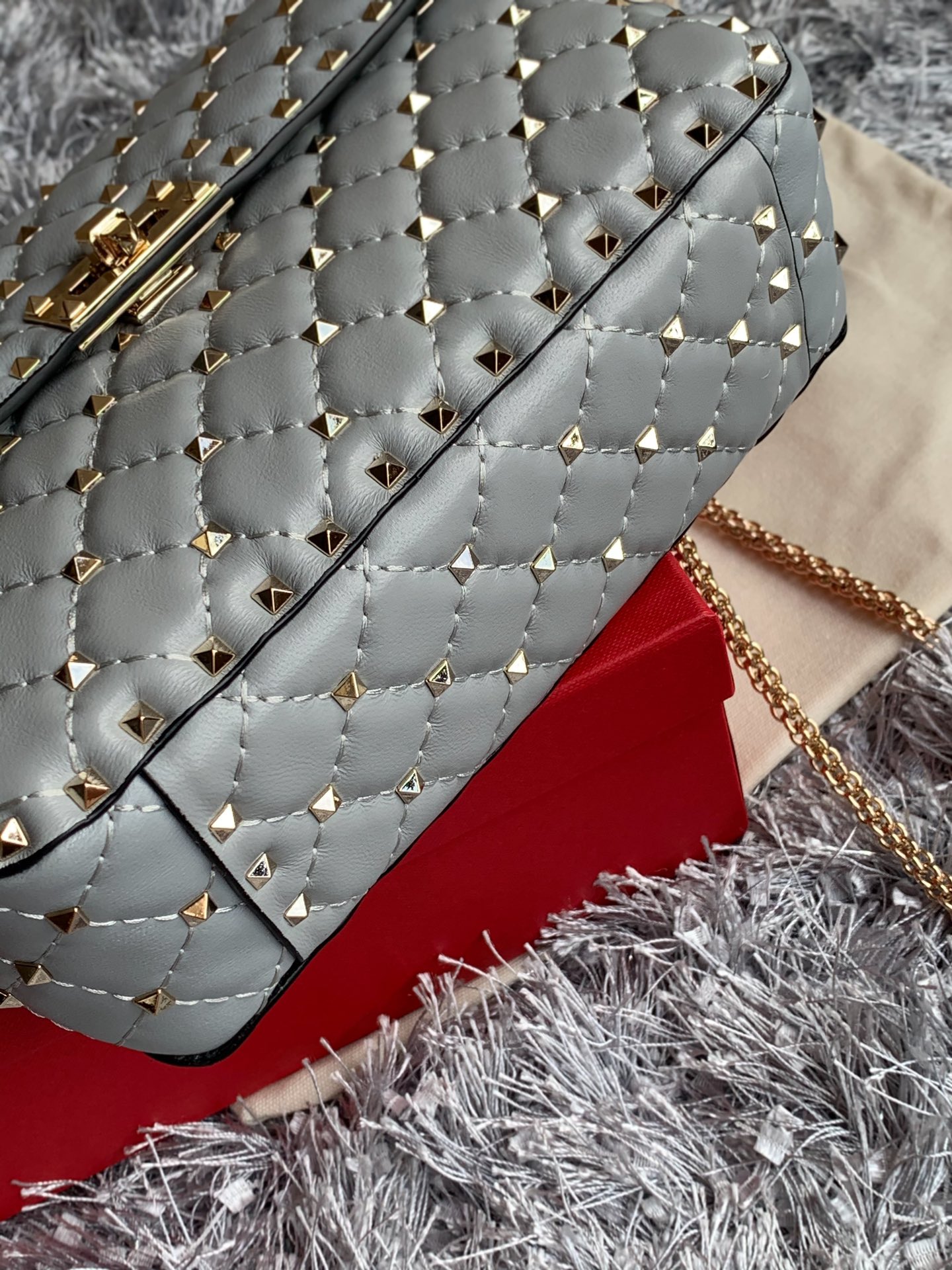 Valentino Garavani Rockstud Spike Medium Chain Bag in Grey Supple Lambskin Nappa